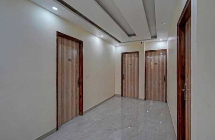 נוידה Shourya Hotel And Banquet מראה חיצוני תמונה